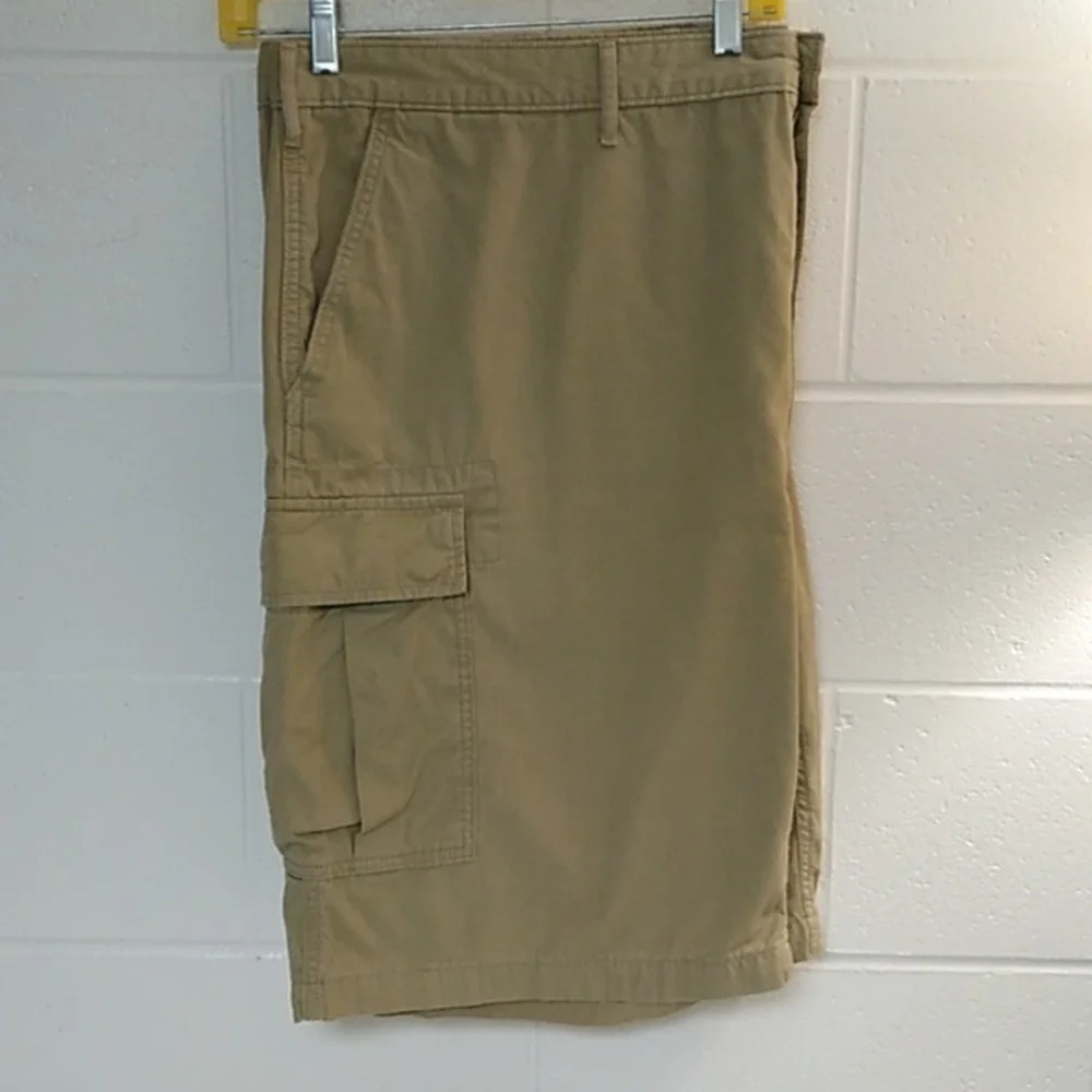 LEVIS WATERLESS, 100% COTTON, KHAKI TAN, CARGO SHORTS, SNAP CARGO POCKETS, W52